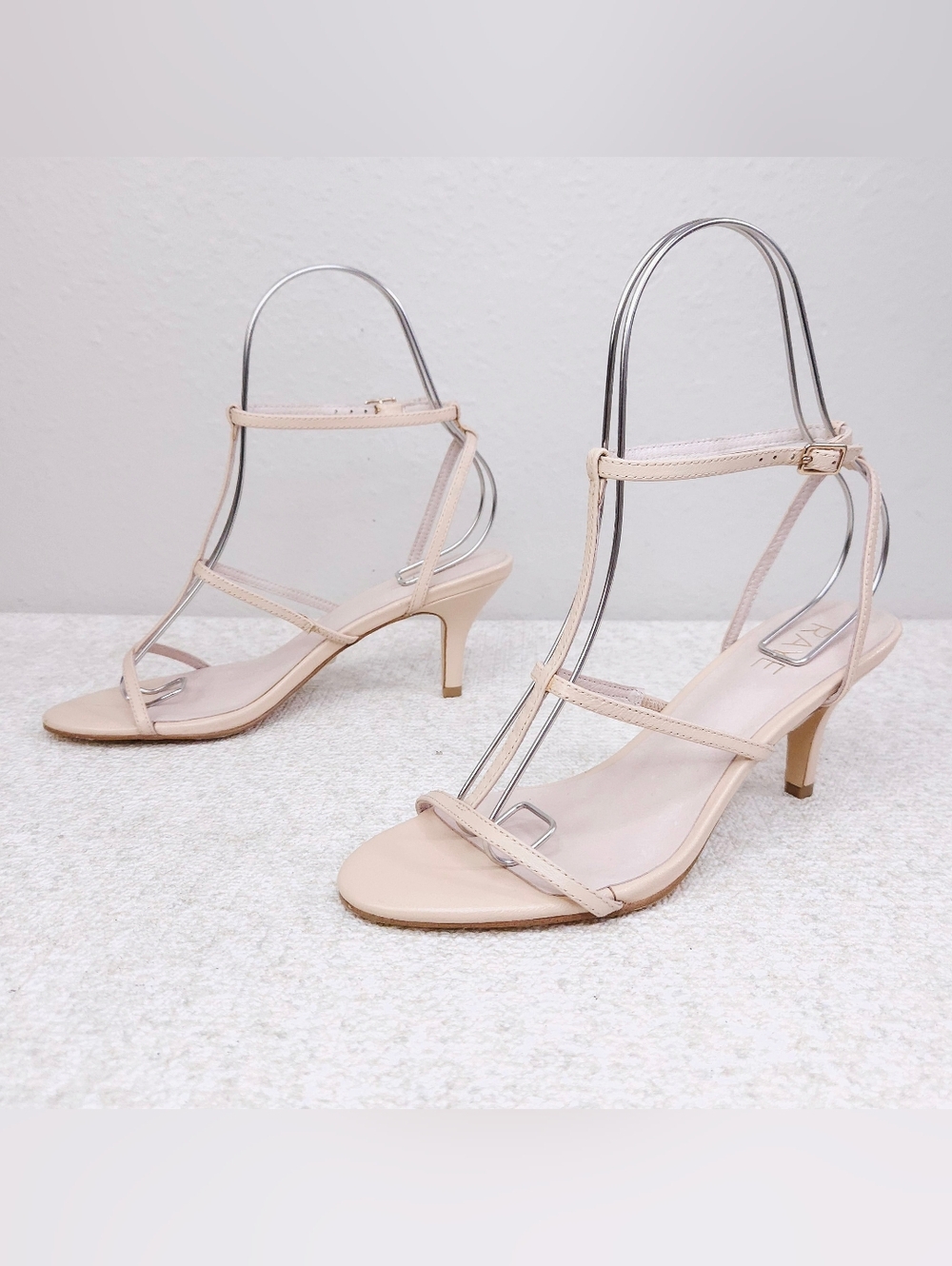 New RAYE Strappy Sandals US 7 Nikita T-Strap Nude Leather Pumps